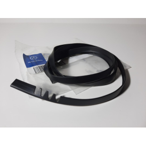 Seal between the grill and hood